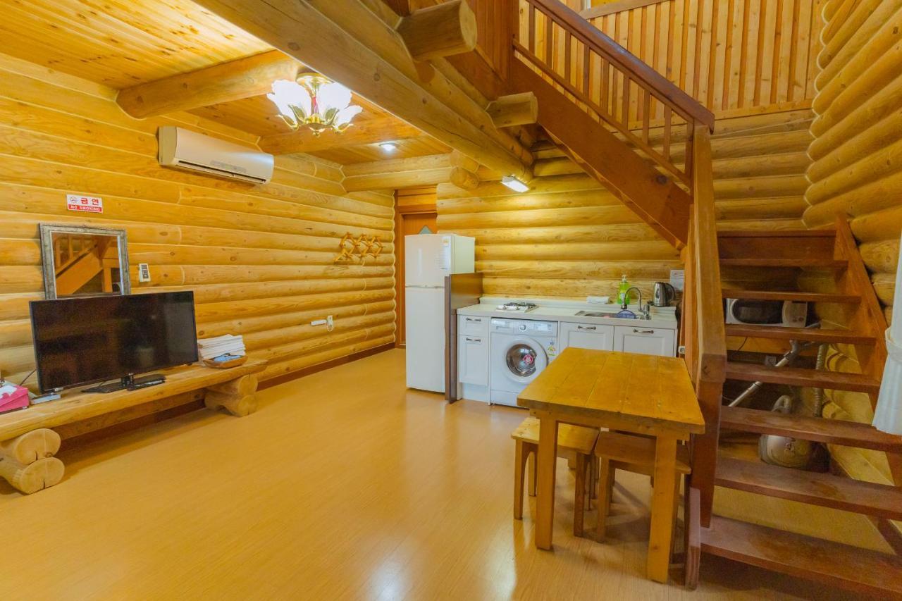 Jungmun Log Pension & Resort Сеогвипо Екстериор снимка