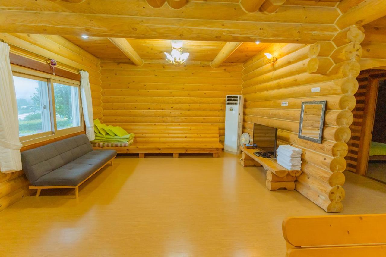 Jungmun Log Pension & Resort Сеогвипо Екстериор снимка