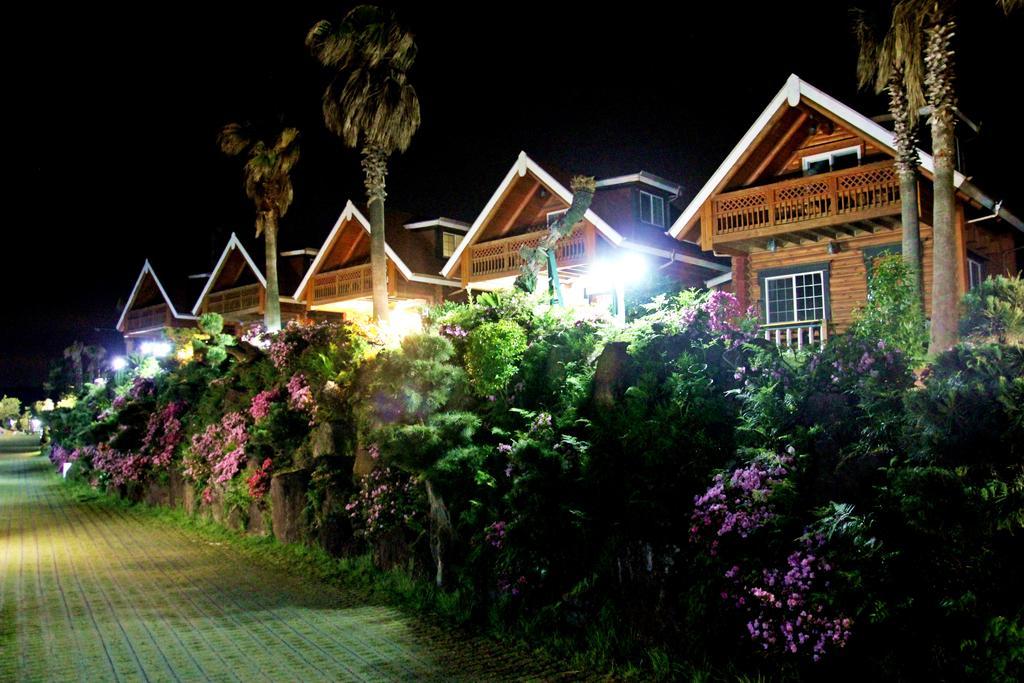 Jungmun Log Pension & Resort Сеогвипо Екстериор снимка