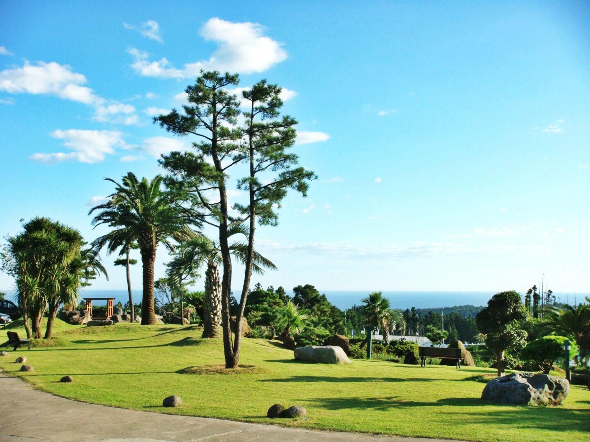 Jungmun Log Pension & Resort Сеогвипо Екстериор снимка